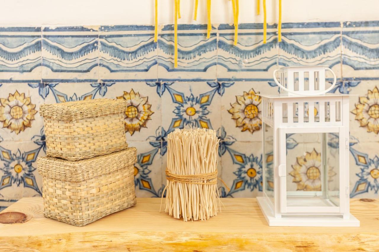 Yellow Tiles In City Center Lisbon Bagian luar foto